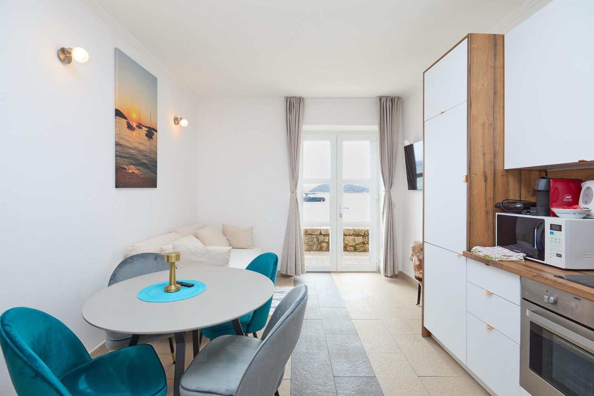 Beloc House Island *